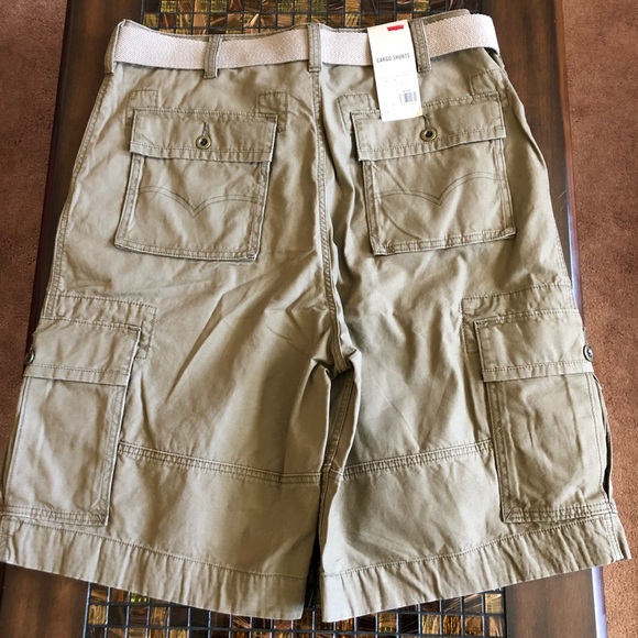 NWT LEVI'S CARGO SHORTS Belt Sz 38W Below The Knee - Picture 4 of 7